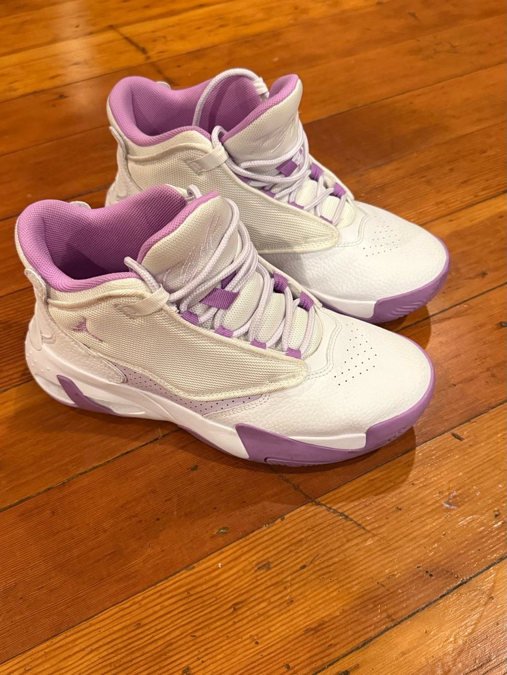 Nike Jordan Max Aura 4 GS size 5.5Y